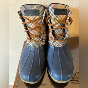 Sperry Women’s top sider duck boot saltwater plaid navy, size 7